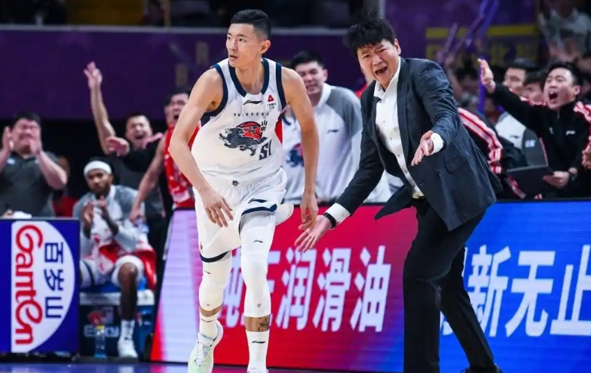 开云体育下载-13分逆转+压哨绝杀！山东男篮89-88胜浙江，昂首挺进俱乐部杯四强