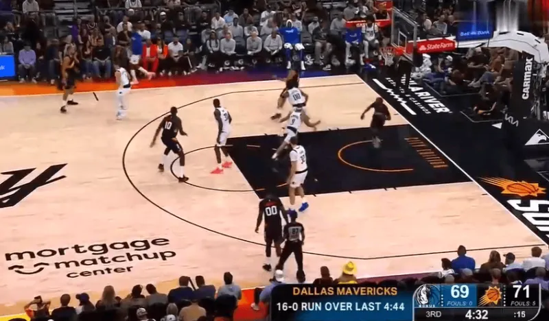 kaiyun-突然断电！太阳近四分钟不得分，独行侠轰出16-0追到差2分